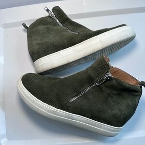 STEVE MADDEN Carlen Hidden Wedge Heel Sneakers Gray Green Suede Zip Shoes 7